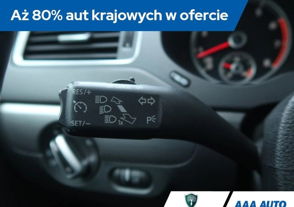 Volkswagen Jetta cena 40000 przebieg: 121094, rok produkcji 2013 z Działoszyn małe 326